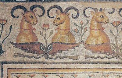 Detail (van de rand van een trottoir, van de binnenplaats van een villa in Daphne, Antiochië) door Roman